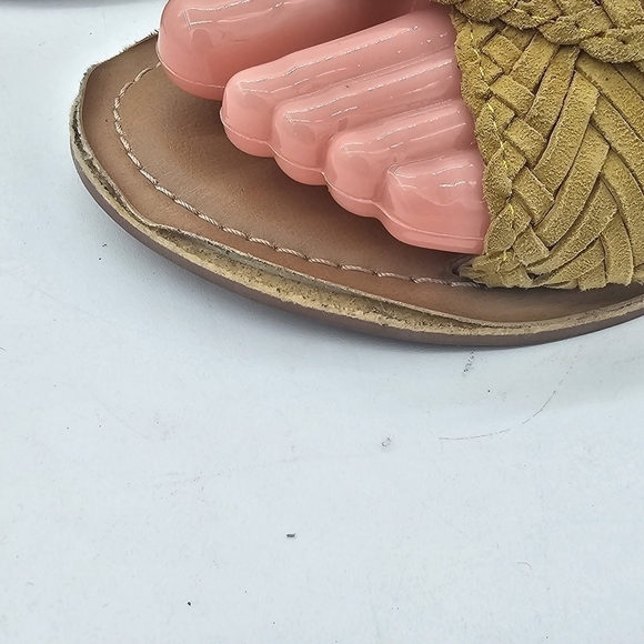 NEW Crevo Yellow Leather Braided Woven Criss Cross Flat Slide Sandals Size 7 - Picture 3 of 12